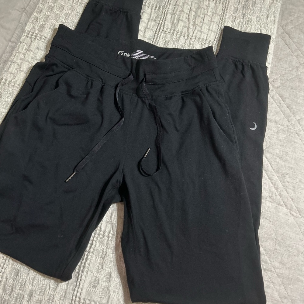 Zyia Ascend jogger Black